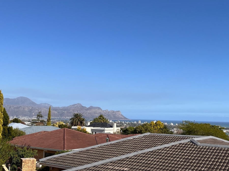 4 Bedroom Property for Sale in Die Wingerd Western Cape